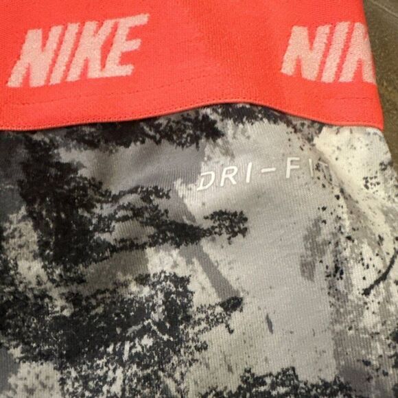 Nike Dri-Fit Girl’s Cropped Leggings Pink Athletic Capris Size Medium 5-6 Years - Picture 4 of 7